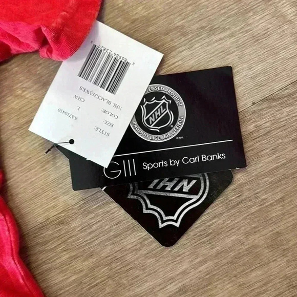 Chicago Blackhawks Hockey Tee. Men’s size large. New with tags. NHL - Picture 4 of 5